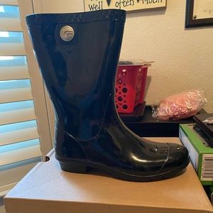 UGG Rainboots size 6